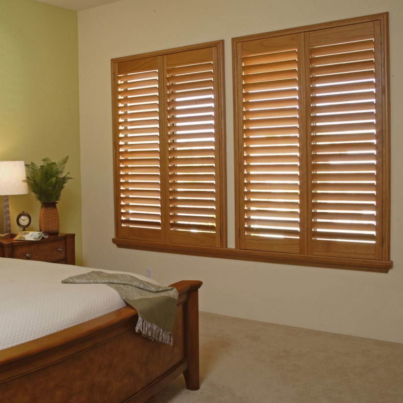 Indoor Adjustable Custom Solid wood louvers Wooden Plantation Shutters Home Decor